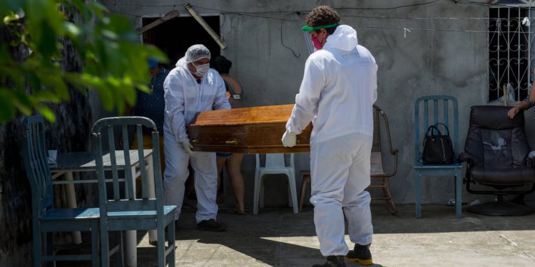 AM registra mais 677 novos casos da Covid-19 e 17 mortes pela doença