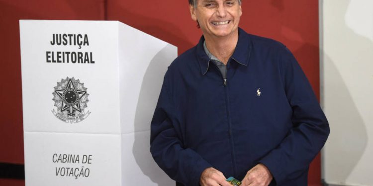 Bolsonaro volta a falar sobre fraude nas eleições e diz ter provas
