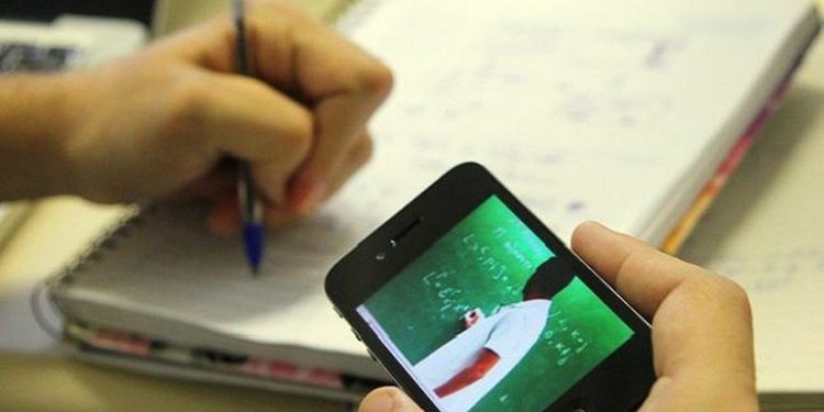 Passa a valer lei que garante acesso à internet gratuita para escolas