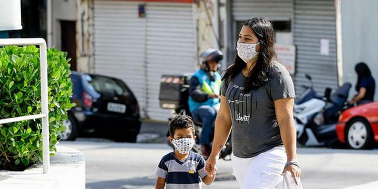 Menores de 20 anos morrem por Covid-19 no Brasil 7 vezes mais do que em países desenvolvidos