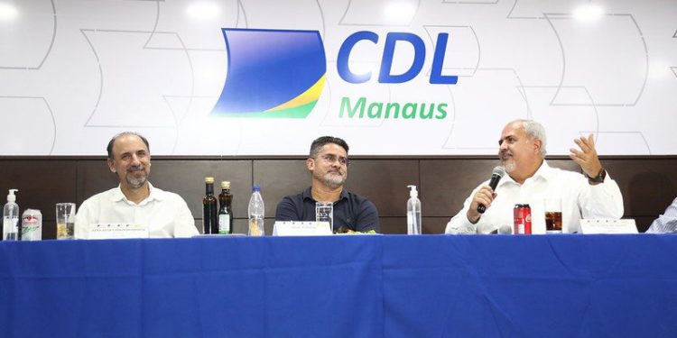 David Almeida expõe sobre planos para a capital em reunião com dirigentes lojistas de Manaus 10/08/2021 19h39