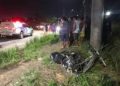 Motociclista morre ao bater cabeça em sarjeta em grave acidente em Manaus