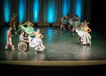 Show inclusivo para pessoas com deficiência é realizado no Teatro Amazonas; veja fotos