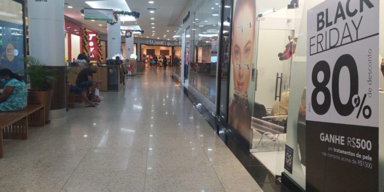 Na Zona Norte de Manaus, shoppings ‘respiram’ Black Friday e expectativa de alta nas vendas