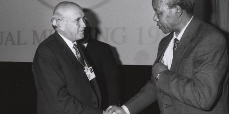Morre aos 85 anos Frederik Willen de Klerk, ex-presidente da África do Sul e Nobel da Paz