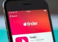 Justiça determina que Tinder pague indenização a mulher que teve fotos e dados publicados em perfil falso