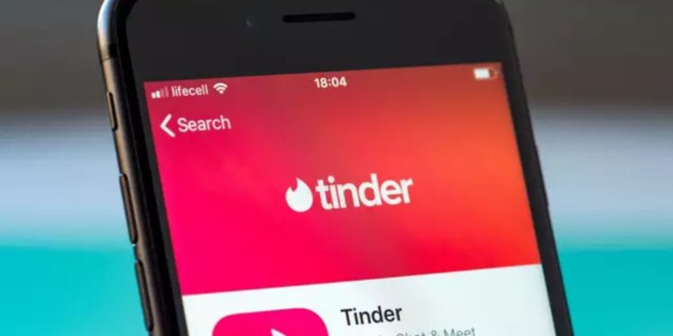 Justiça determina que Tinder pague indenização a mulher que teve fotos e dados publicados em perfil falso