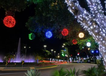Manaus inaugura ornamentação natalina na Ponta Negra