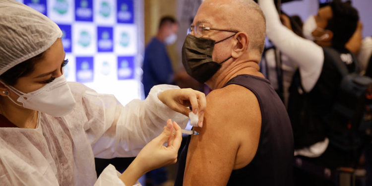 Nesta quinta-feira os shoppings de Manaus retornam com a vacinação contra Covid-19