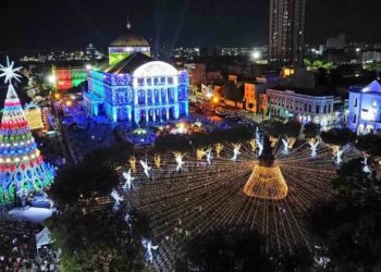 Luzes, cores, fogos e emoção marcam o lançamento da decoração de Natal no Largo São Sebastião, em Manaus