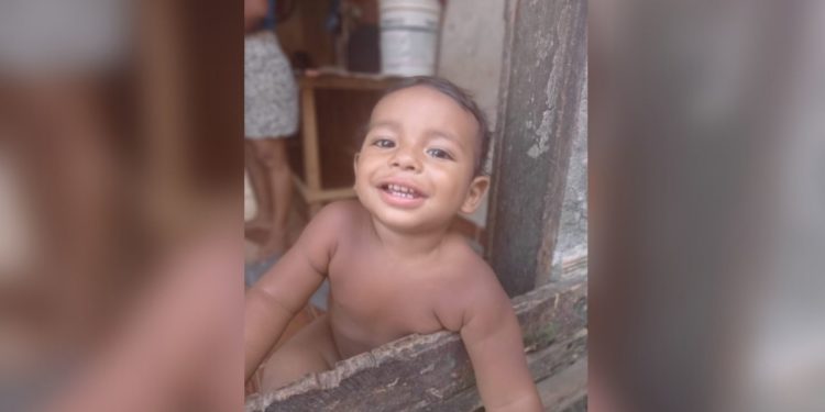 Bebê de um ano morre afogado em poço da família, em Manaus
