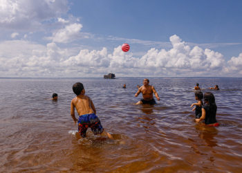 Em Manaus, praia da Ponta Negra está aberta nesta quarta-feira