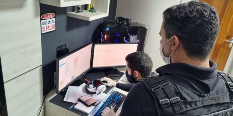 Funcionário do Senado Federal é preso com mais de 2 mil arquivos de pornografia infanto-juvenil no celular