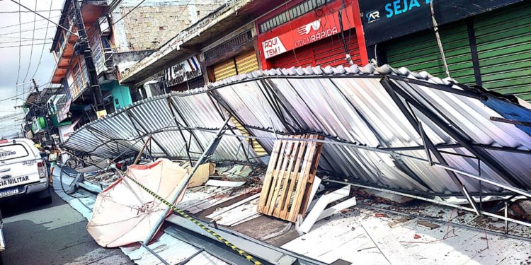 Menino morre após marquise desabar, na Zona Leste de Manaus