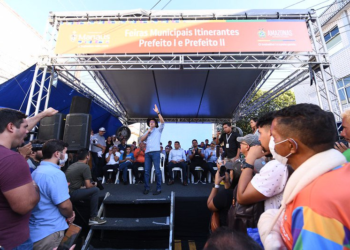‘Vamos ter a mais moderna infraestrutura de feiras e mercados do Brasil’, afirma prefeito David Almeida ao assinar reformas de R$ 3 milhões 24/05/2022 19h19
