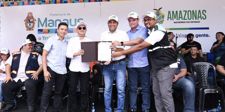 Prefeitura de Manaus e governo do Amazonas assinam ordem de serviço de R$ 3 mi para reformar feiras do bairro Compensa 24/06/2022 15h23