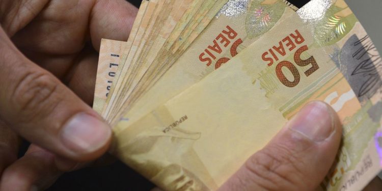 Beneficiários do Auxílio Brasil com NIS final 4 recebem a parcela de junho nesta quarta-feira (22)