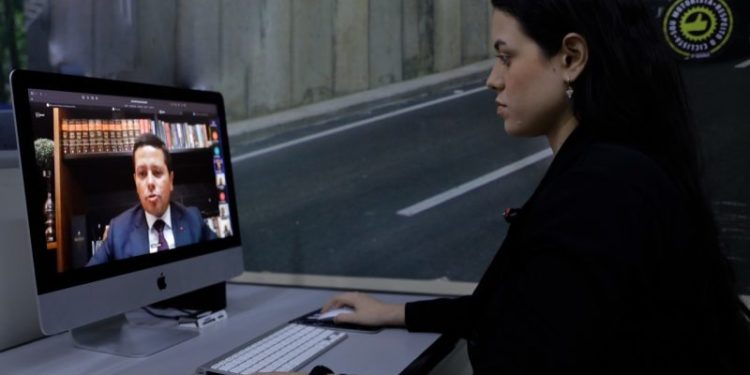 Procurador-geral ministra aula sobre Responsabilidade Fiscal aos residentes jurídicos da Prefeitura de Manaus