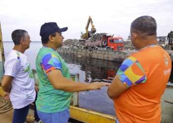 Prefeitura de Manaus realiza transbordo de 500 toneladas de resíduos sólidos dos últimos 30 dias