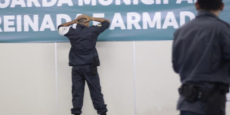 Prefeitura de Manaus capacita Guarda Municipal com técnicas de abordagem e imobilização tática