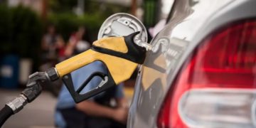 Gasolina vai ficar mais barata a partir desta terça-feira