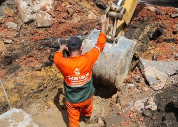 Prefeitura recupera emergencialmente redes de drenagem da zona Sul de Manaus