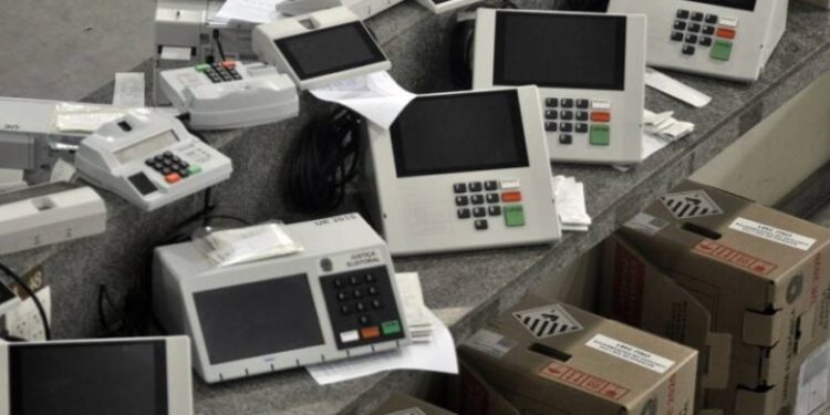 Urnas eletrônicas começam a ser lacradas pelo TSE nesta segunda-feira (29)
