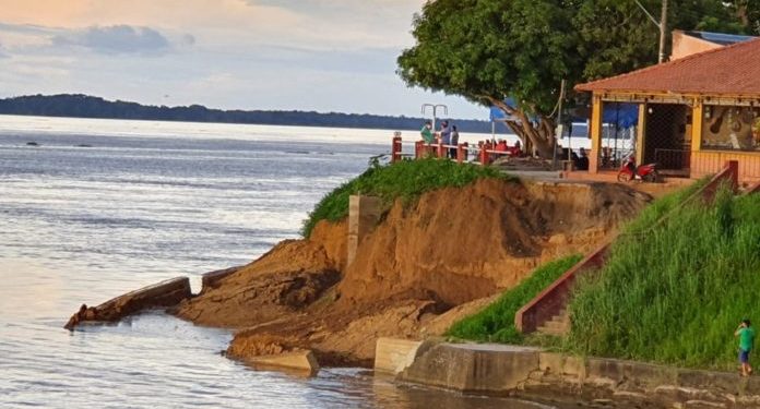 Vazante dos rios no Amazonas apresenta alerta para o fenômeno ‘terras caídas’