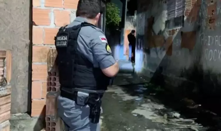 Criminosos invadem beco e matam homem a tiros em Manaus