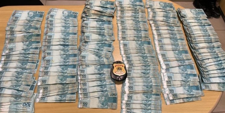 Irmã de candidata a deputada estadual é flagrada pela PF com R$ 61 mil tentando embarcar no Aeroclube do Amazonas