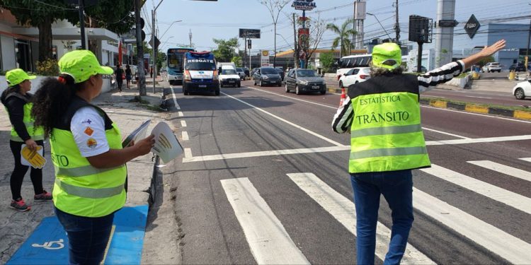 Prefeitura leva ação de educação de trânsito para avenida de Manaus