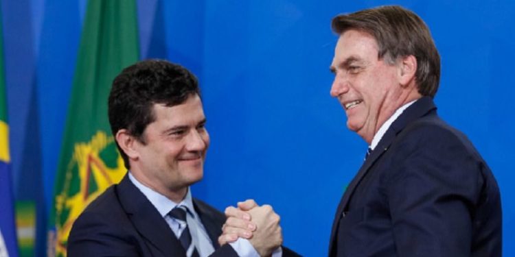 Sérgio Moro liga para Bolsonaro e declara apoio ao presidente no 2º turno