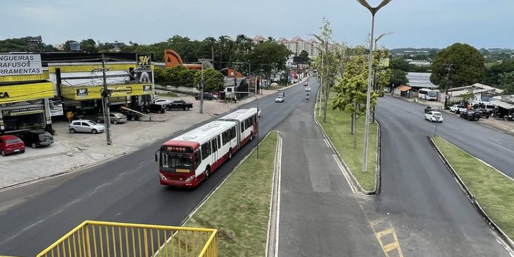 Prefeitura conclui obras de recapeamento asfáltico na avenida Max Teixeira, zona Norte
