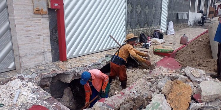 Prefeitura de Manaus realiza obra emergencial em rompimento de drenagem causado por ligações clandestinas