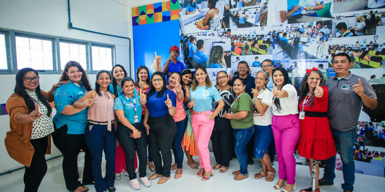 Prefeito David Almeida reinaugura Cras e Creas reformados na zona Leste de Manaus