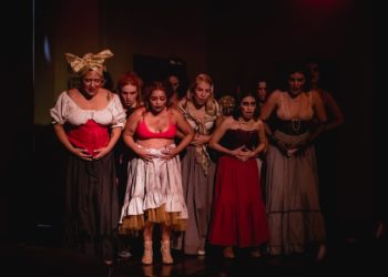 Teatro Gebes Medeiros recebe temporada do espetáculo ‘Cabaré Chinelo’