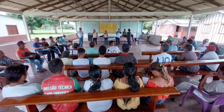 Idam segue com reuniões com comunitários de Parintins para definição de ordenamento pesqueiro