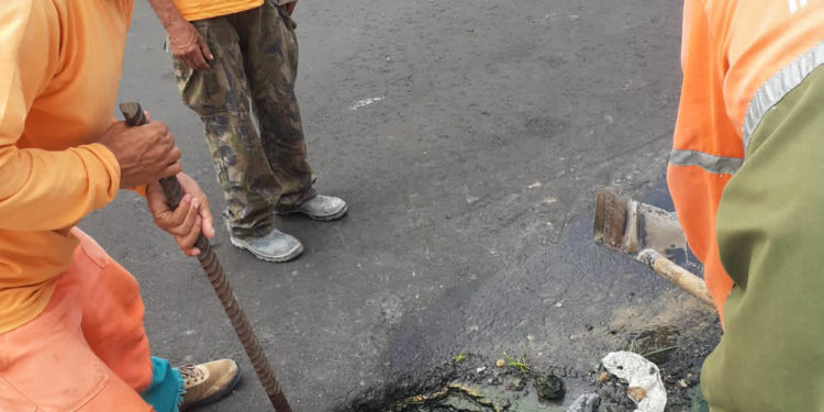 Prefeitura de Manaus intensifica limpeza e desobstrução de caixas coletoras para evitar inundações na cidade