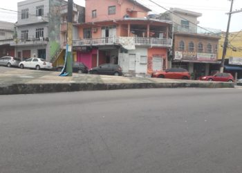 Prefeitura de Manaus trabalha na recuperação do canteiro central no Morro da Liberdade