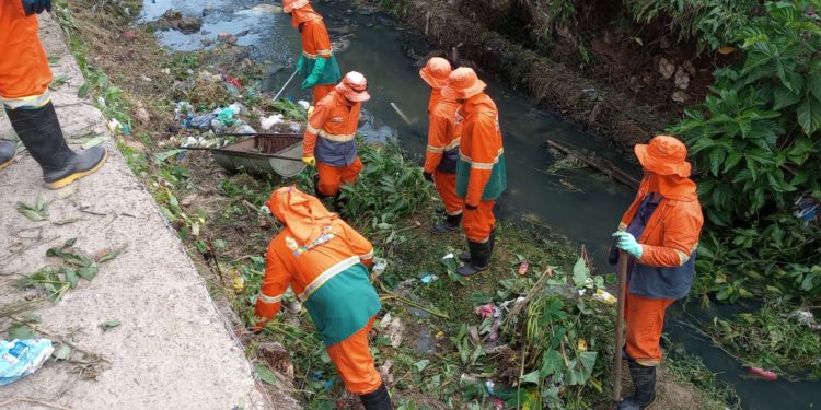 Prefeitura de Manaus realiza megaoperação para desobstruir bueiros