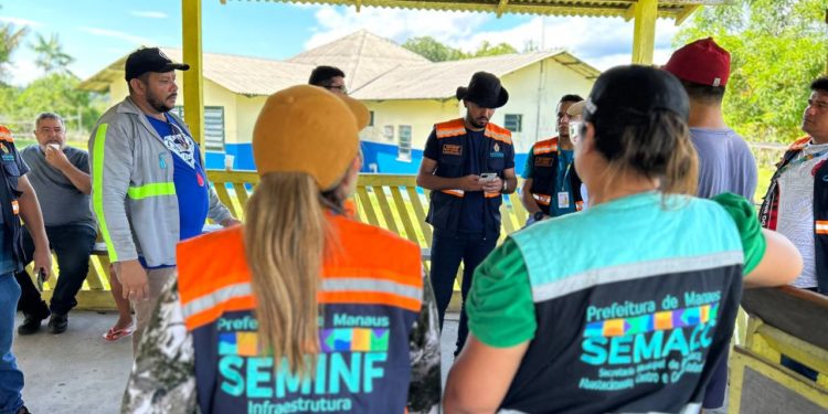 Prefeitura de Manaus se reúne com moradores da comunidade Nova Canaã para ouvir demandas e levar informações