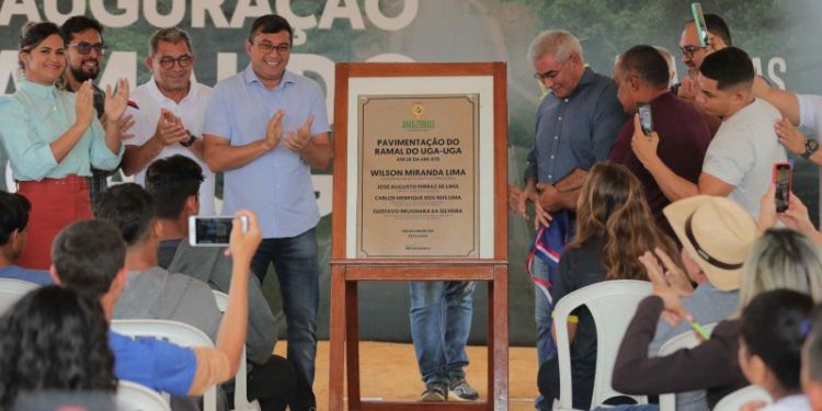 Wilson Lima entrega ramal do Uga-Uga asfaltado e projeta pavimentação de 170 quilômetros de ramais a partir de 2023