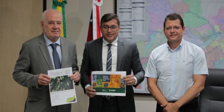 Wilson Lima assina ordem de serviço para Infraestrutura no bairro Colônia Antônio Aleixo