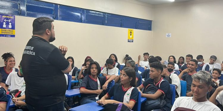 Mais de 100 alunos de escola estadual da zona norte de Manaus recebem ação socioeducativa da SSP-AM