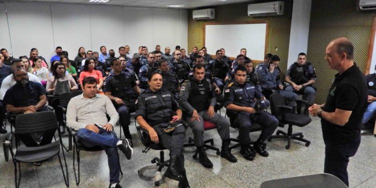 Redução de indicadores criminais no Amazonas é destaque em reunião de gestores e comandantes de unidades policiais