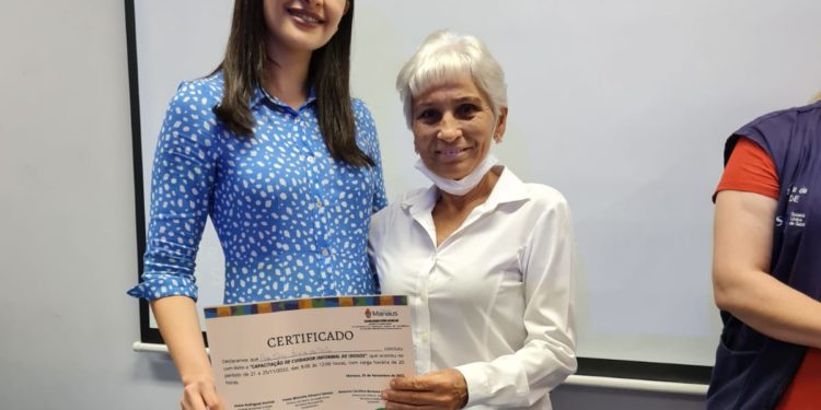 Caimi Dr. André Araújo encerra curso de cuidador informal de idoso