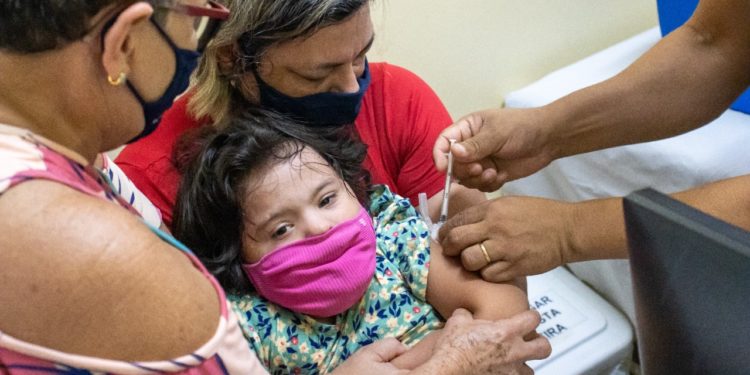 Manaus adota a estratégia ‘Aproveita Baby’ para evitar sobra de vacinas contra a Covid-19