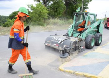 Prefeitura reforça limpeza na zona Leste de Manaus