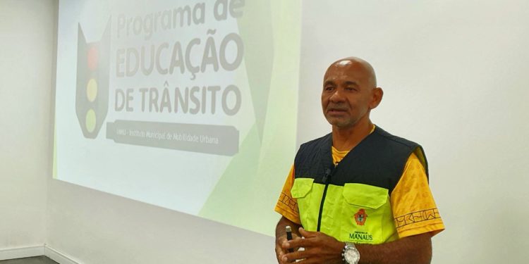 Prefeitura de Manaus e TJAM promovem palestra sobre educação de trânsito a condutores apenados