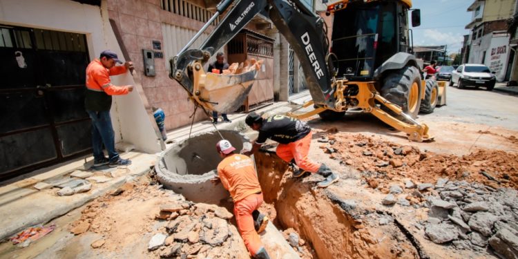 Prefeitura de Manaus recupera rede de drenagem no bairro Petrópolis